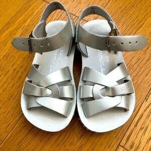 Salt water classic silver sandals toddler size 6